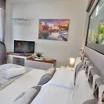 Charming House In Old Town Desenzano Apartmán Desenzano del Garda