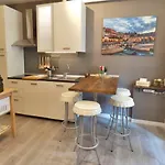 Charming House In Old Town Desenzano Apartmán *
