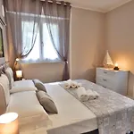 Charming House In Old Town Desenzano Apartmán
