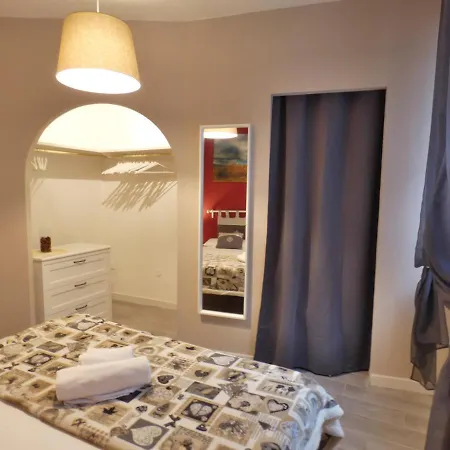Charming House In Old Town Desenzano Apartman *