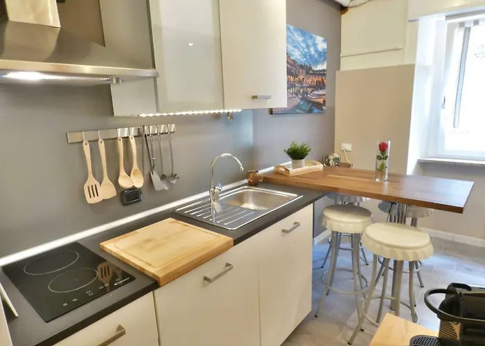 Charming House In Old Town Desenzano Lejlighed Desenzano del Garda